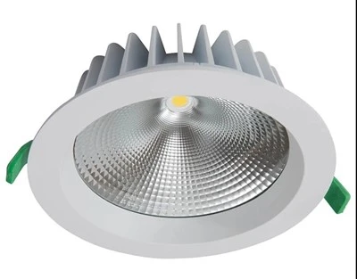 Pyöreä 8W himmennettävä LED Tricolor IP44-alasvalo
